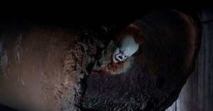 コワ～いピエロが誘ってくるよ…『IT／イット』恐怖のVR動画公開！｜シネマトゥデイ