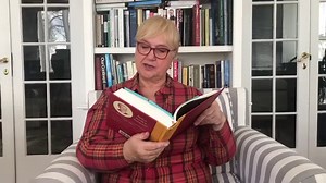 #LidiasCookingTips - Marinara sauce is quick, simple and delicious! Here are a few tips on how to make it - and a demonstration. https://www.youtube.com/watch?v=I1m4ti2BQvI | Lidia Bastianich