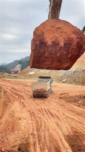 They really loaded a lot of soil into this truck .#shorts