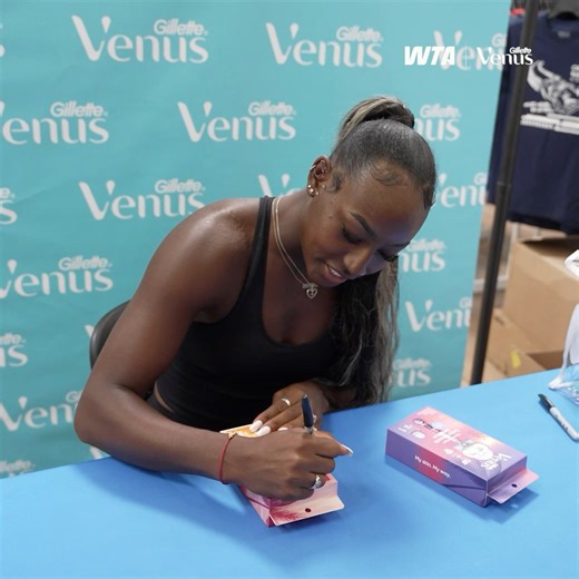 What an incredible day with Gillette Venus! 🙌 Alycia Parks loved connecting with so many amazing fans 💚 #PowerOfSmooth | WTA