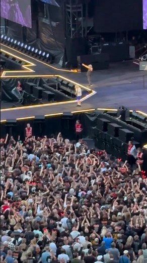 AC/DC bring the thunder to Gothenburg – sound of the drums hittin’ hard! ⚡🥁 #ACDC #Thunderstruck