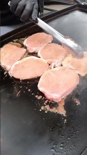 The PERFECT Pork Chop Method on the Pit Boss Griddle!! 🥩🧄🔥