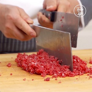 Chinese Masterchef Luo Zizhao creating unique crab recipe 🦀 | Taste Life