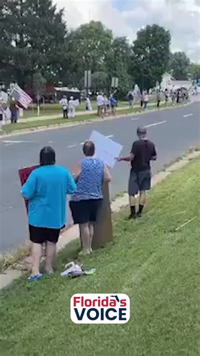 🚨 LOL! JD Vance has caused a total eruption among Wisconsin Democrats after he switched his motorcade to the OTHER SIDE of the road, prompting low-energy liberal protestors to have to bolt across the grass if they wanted to have a chance at shouting mean things toward him. | Florida’s Voice