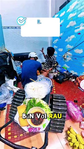 Robot Tặng Quà và Món Bún Cá Rô Đồng