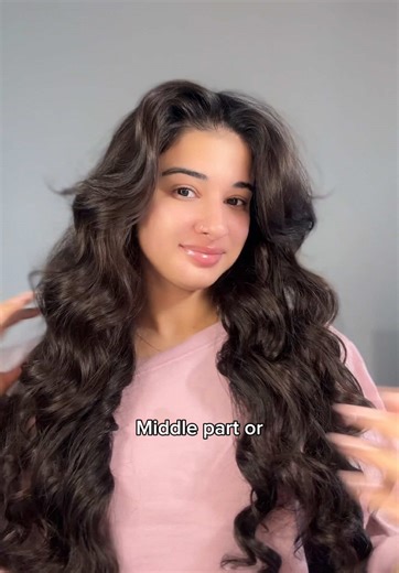 Choosing Between Middle Part and Side Part Hairstyles