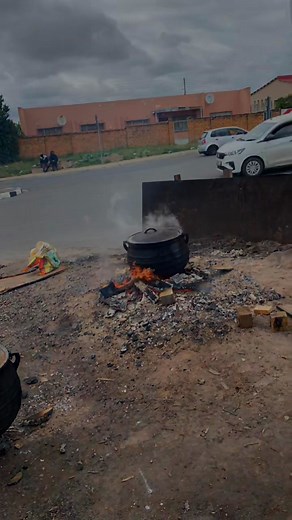 Hot, fresh, and made with love ❤️ Come get your mnqambulo fix! #viralvideoシ #fypシ゚viralシfypシ゚ #GrindMode #trendingreelsvideo #smallbusinesssupportingsmallbusiness | Zoda Zee Lujabe