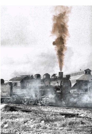 The sounds of 1912 vs. 2026. Over a century old and still stunning — this railroad is history in motion. Verde Canyon Railroad was built in 1912 to support Arizona’s booming copper industry, carving rails through sheer Canyon walls and along the Verde River. Today, those same tracks carry something even more valuable: Passengers looking to create forever memories. 📍 Clarkdale, Arizona
