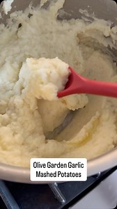 Make creamy, garlic mashed potatoes like Olive Garden in no time. I’m Todd Wilbur. I’ve been hacking famous foods for over 30 years to create recipes so you can make your favorite famous foods at home. Get my original copycat recipes here 👇TopSecretRecipes.com #copycatrecipe #homemade #olivegarden #mashedpotatoes #garlicmashed #thanksgiving | Top Secret Recipes