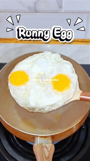 Perfect runny yolk, so satisfying.#asmr#friedegg#runnyyolk#cooking#foodvideo