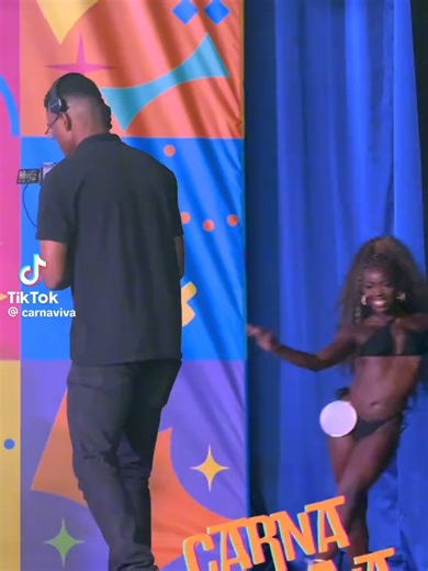 Nicki Minaj’s Feud With Jay-Z On and Off Social Media By Mike Vulpo July 9, 2025 TOP STORIES Breaking Down Nicki Minajs Feud With JayZ On and Off Social Media Nicki Minaj, Jay-Z Getty Images (2) Us Weekly Shorts Nicki Minaj is making it clear that she is not a fan of Jay-Z. As the “Super Bass” rapper continues to make headlines for her social media posts, fans are trying to uncover what led to her public disagreement with a music legend. Taylor Swift Shows Off New Engagement Ring at College Foot