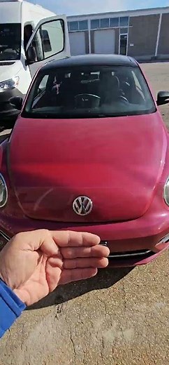 Toronto, 2017 Volkswagen Bettle program smart key fob. #autolocksmith #carkeyprogramming #carkey
