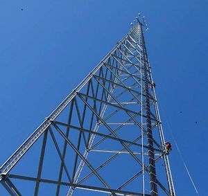 [Hot Item] Range Carbon Steel Wireless Communication Guyed Tower Triangle Mast