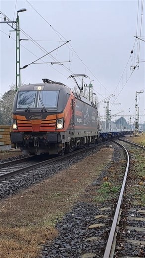 383 223 Budamar Vectron tehervonattal indul Balatonfenyvesről #vectron #budamar #tehervonat