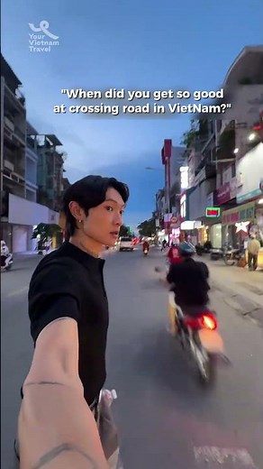 How To Cross The Road In Vietnam: Beginner's Guide to Hanoi Traffic 🤯🇻🇳