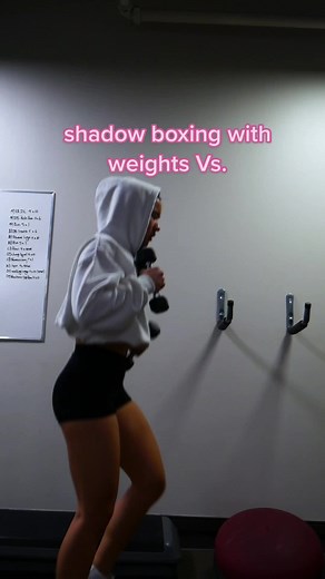 the boxers under this sound are mad humbling but maybe I’ll have hands like that one day 🤝🏼 #muaythai #muaythaigirls #kickboxing #boxing #fyp #fypシ #fitnessmotivation #fitness #motivation #gymgirls