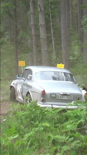 Volvo Amazon Rally Crash: Steering Rack Breaks, But the Driver Tries to Keep Going! 🚗💥😟