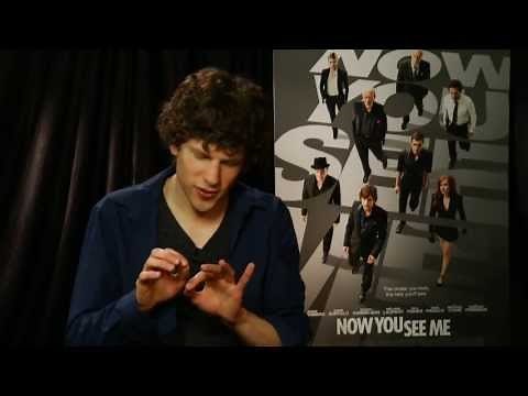 Jesse Eisenberg Does Some Magic From 'Now You See Me' - Univision Noticias