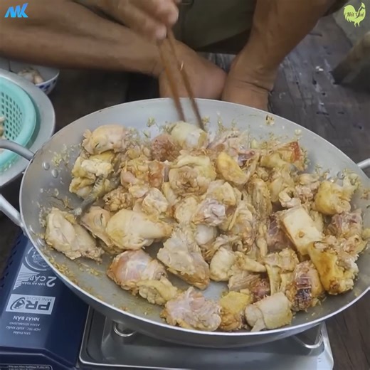 608K views · 8.3K reactions | Thịt gà nấu canh lá cách, món ăn độc đáo trên ghe | Nét Quê Channel | Facebook