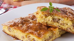 Meso, krumpir i fantastičan preljev: Imamo recept za najfiniju pitu