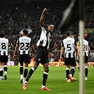 Alex Isak scores again! 🇸🇪 | Newcastle United