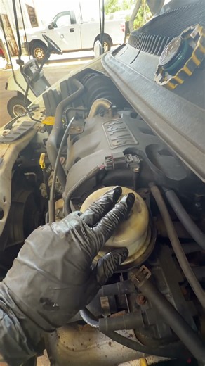 Power steering leak diag on Dodge caravan #mechanic #mechaniclife #carrepair #car #dodge