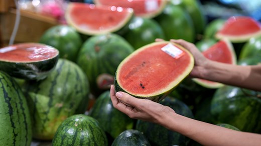 Pick The Perfect Watermelon Every Time With The 2-Finger Rule - Tasting Table