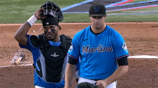 Francisco Lindor pops out to third baseman Graham Pauley. | 04/02/2025