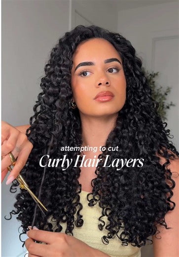 Attempting the at-home unicorn cut ✂️ I was holding my breath the whole time but this is definitely the best method for keeping the length but still having short layers! #curlyhaircut #haircut #naturalhairjourney #curlyhairstyles