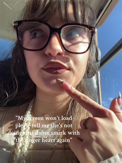 Frustration Over Screen Loading Issues and Fashion Choices