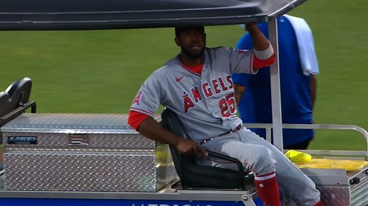 Dexter Fowler sale del juego en el 2do