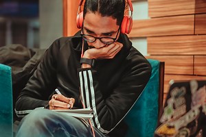 With this book summary app, you can read an entire best-selling book in 4 minutes