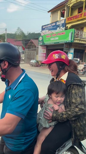 46K views · 1.5K reactions | em bé ngoan | Vàng Thị Hoa | Facebook