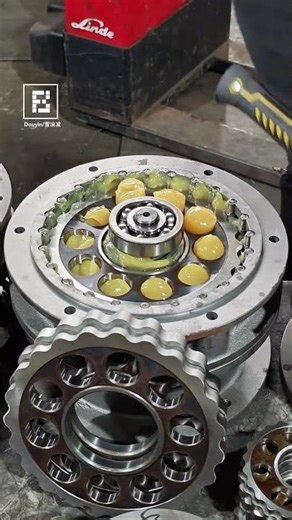 This Gearbox Greasing Is Oddly Satisfying