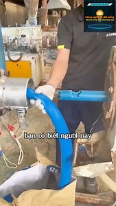 Người này đang làm gì vậy | Social CRM