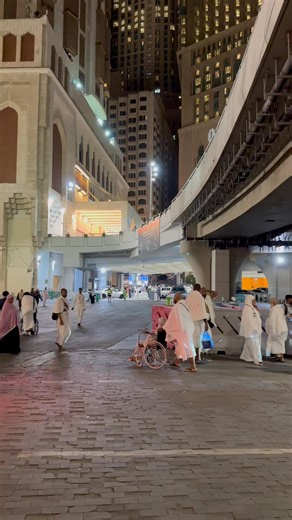 O Allah, bless me with the air of Mecca, the serenity of Mecca and the blessings of Mecca; the prayers of Mecca: the call to Mecca; and the sanctity of Mecca... Oh Allah, Amen ❤️🤲 #makkah | The city of Makkah
