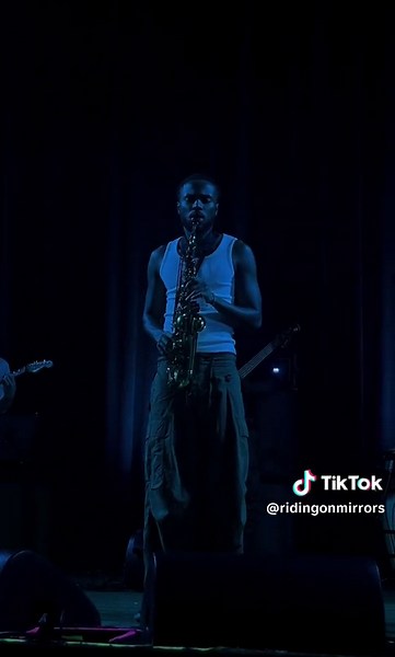 Venna Live Performance at Islington Assembly Hall, London