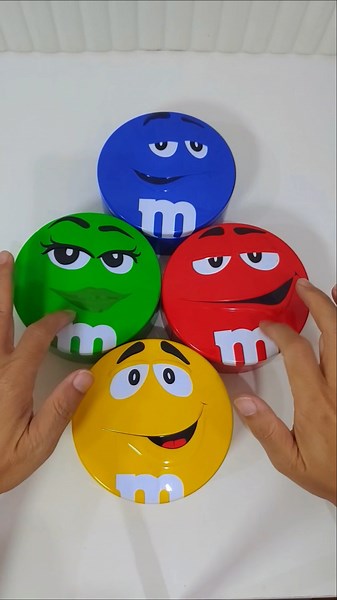 Satisfying Crinkle & Tapping M&Ms Tins ASMR Sounds #shorts #asmr #satisfying