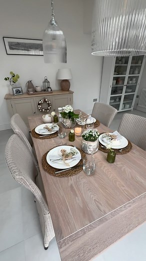 Morning If you are planning on an Easter tablescape, here’s a little inspiration. Firstly my gorgeous Easter egg wreath and cracked egg pots were kindly gifted to me from @tillyandtedhomeware . Then I always use some meringues nests and pop a few mini eggs in them, the placemats were only cheap from Ikea, my napkins are from John Lewis and I do love white flowers on a spring or Easter table. Do you decorate the table for Easter? If so I hope this has given you a few ideas. No plans today. Althou