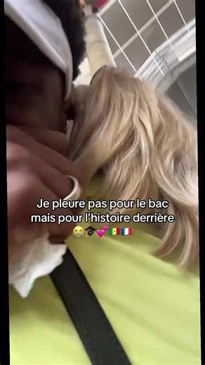 Cette histoire j’en parlerai dans mon livre !!!🫶🏿❤️😭 pas juste un bac avec une mention très bien mais le symbole de tout un parcours complexe✊🏿💕🇫🇷!!! #bac2026france #mentiontresbien #lyceesuger #livehighlights #tiktoklive