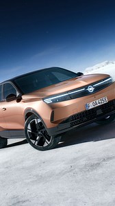 Waarom zouden we het logo groter maken, als we hem ook kunnen verlichten? #GOGRAND en ontdek zelf het nieuwe 3D Vizor. | Opel