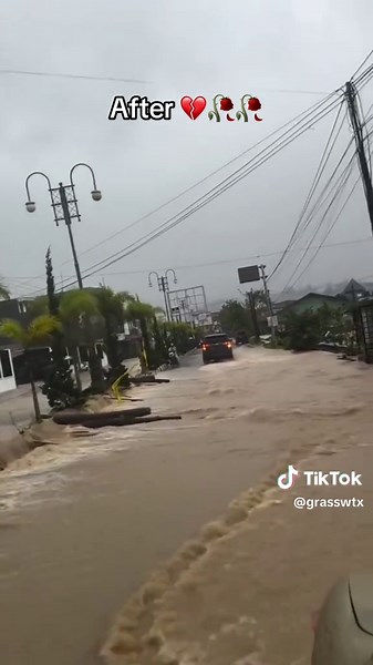 Pray for sumatra, terkhusus nya kampung halaman ku takengon🥀🙏🏻🙏🏻 2x24 jam keluarga yg disana tdk ada kabar dan informasi, di karena kan hilang nya sinyal dan padam nya listrik #takengon #acehtengah #indonesia #aceh #fyp