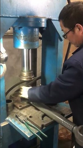 Thrust rod installation torque bushing process
