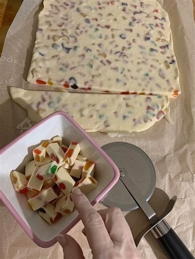 These are my most popular bars. I usually make at least 500 of these at Christmas. It’s a very simple recipe but full of great taste! FULL RECIPE 💬👇 | Old Tasty Recipes