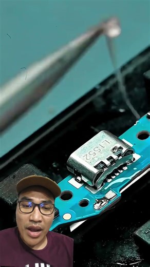 sebelum pasang conector charging #viral #automobile #smartphone #soldering #caraservishp #hp #viral