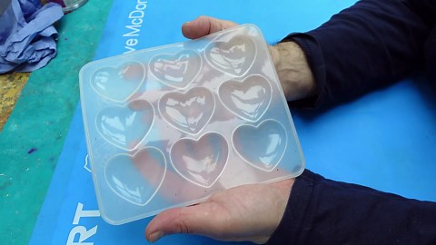 The Easiest Resin Jewellery Pattern for Beginners