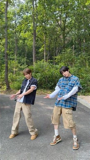 she goes by.. #TXT #BEOMGYU #TAEHYUN