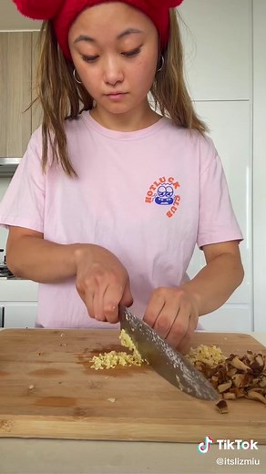 TARO CAAAAKE 🍠 #fyp #foryou #lunarnewyear #chinesenewyear #tarocake #taro #vegantok #veganrecipes