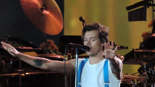 Harry Styles Performance of What Makes You Beautiful