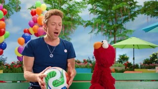 Chris Martin y los Muppets anunciaron a las mega estrellas que participarán en el show de medio tiempo de la final del Mundial.